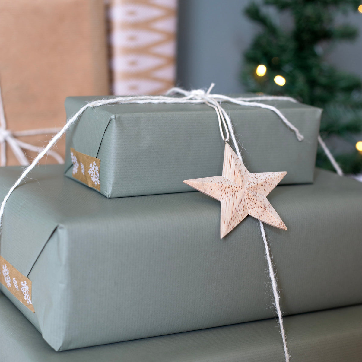 wooden-star-gift-wrap-decoration-cascayde