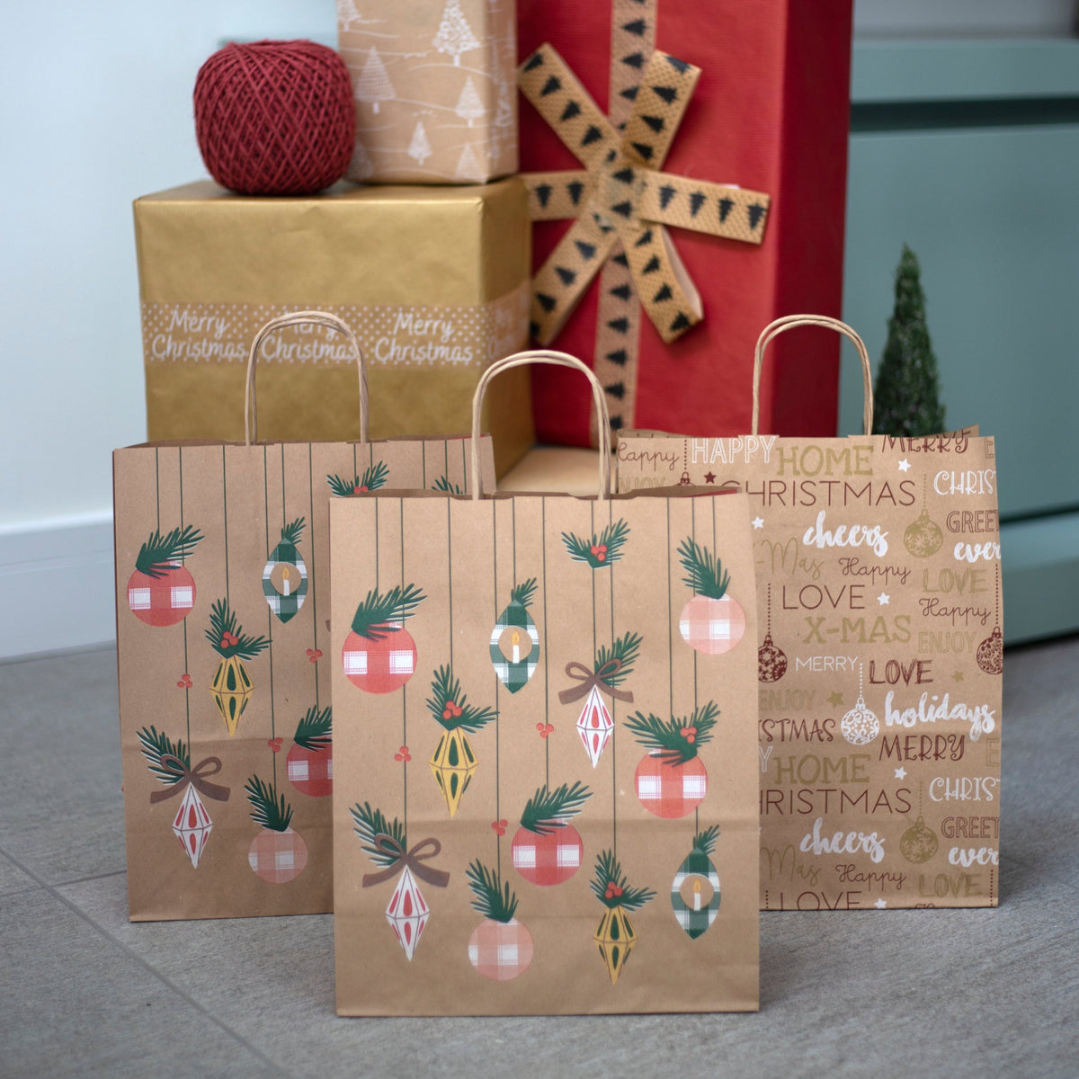Diy Christmas Paper Treat Bags Diy Christmas Goodie Bags Christmas