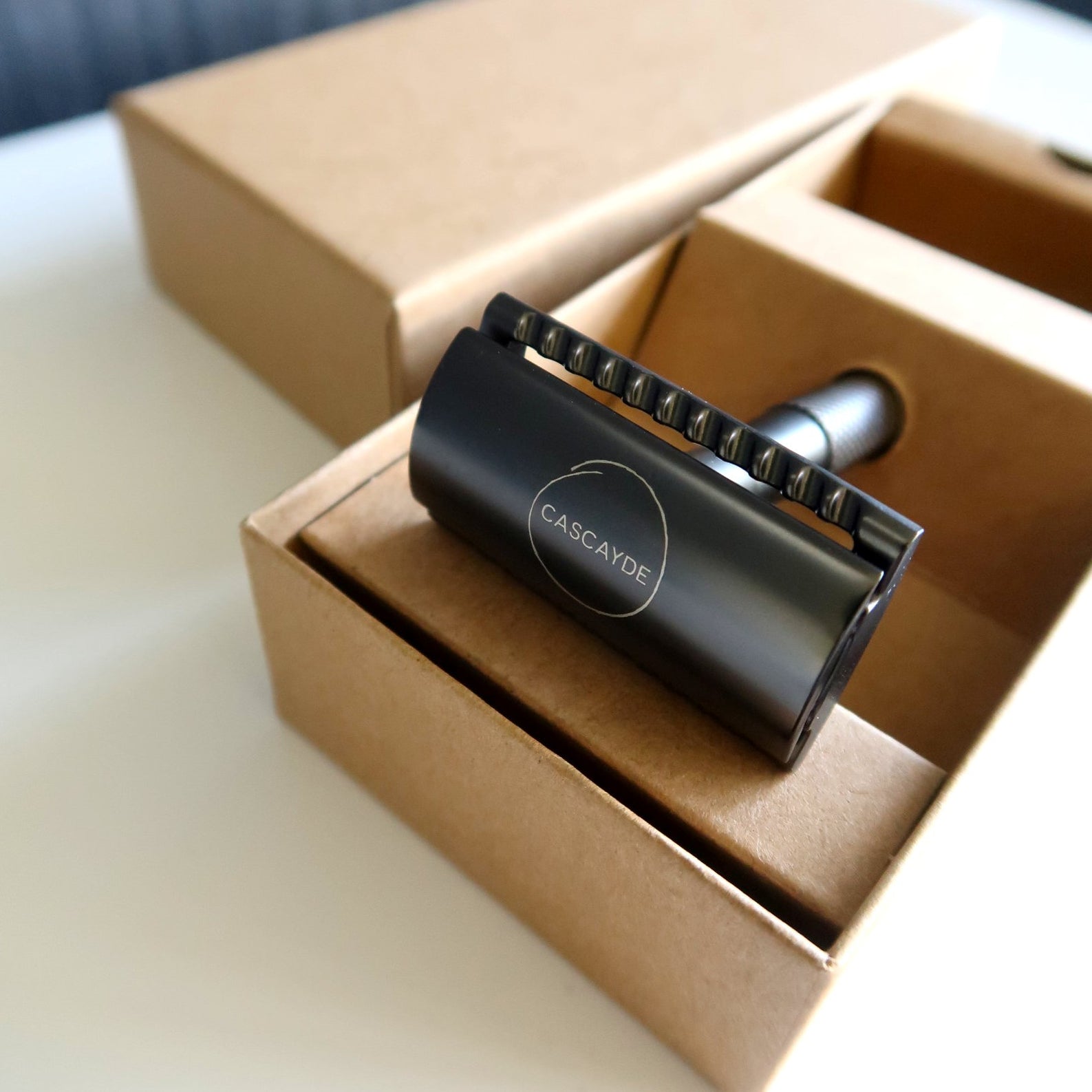 Black Stainless Steel Razor + 5 Blades – Cascayde